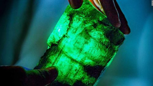 5,655 carats emerald
